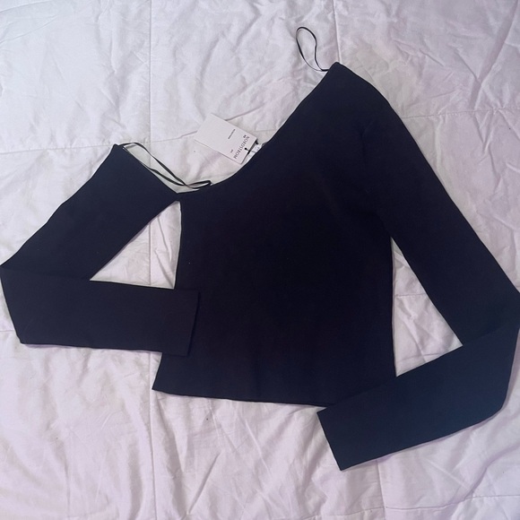 ASTR The Label Black Long Sleeve One Shoulder Ribbed Crop  Top - Picture 2 of 7